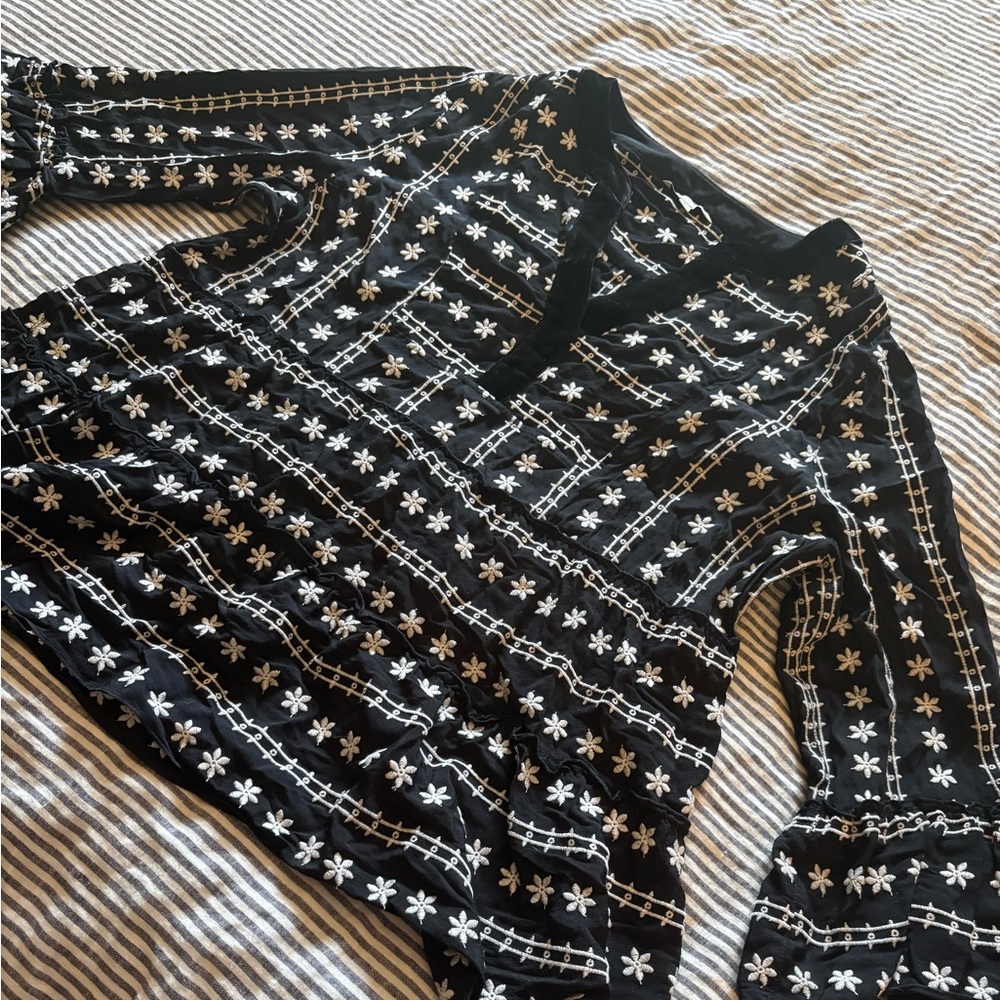 John Mark Black and White Floral Embroidered Velvet Trim Blouse Large